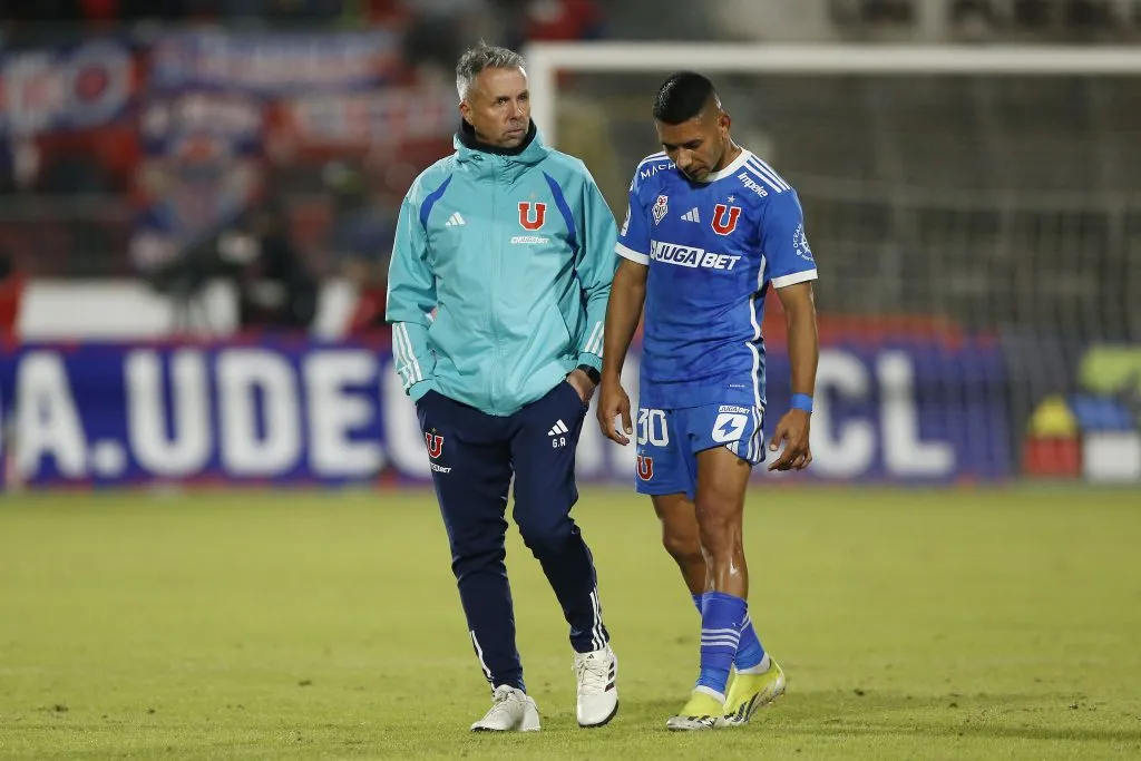 Gustavo Álvarez y el Chorri Palacios tras el empate de la U frente a Ñublense. (Marcelo Hernández /Photosport).