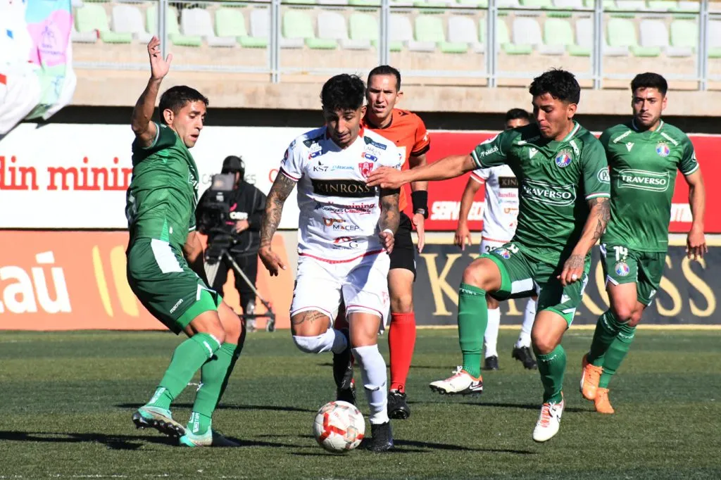 Los mineros buscaban no quedar alejados de Cobresal. Foto: Juan Carlos Moreau/Photosport