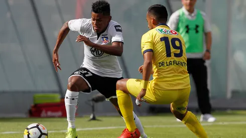Alexander Bolaños jugando por Colo Colo.