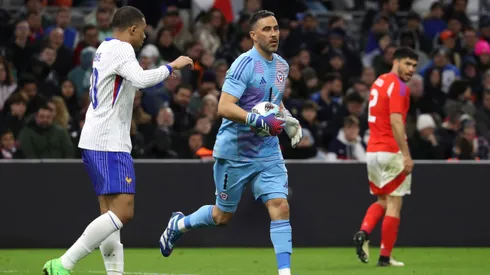 Claudio Bravo fue citado por Ricardo Gareca a la selección chilena.