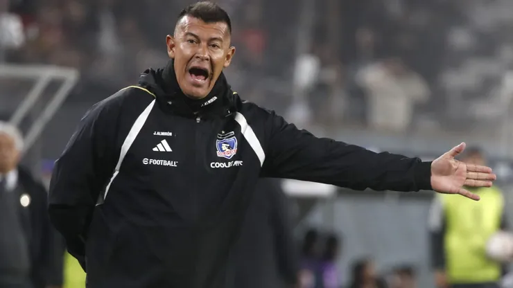 Almirón se mostró muy contrario a una parte del reglamento del fútbol chileno.