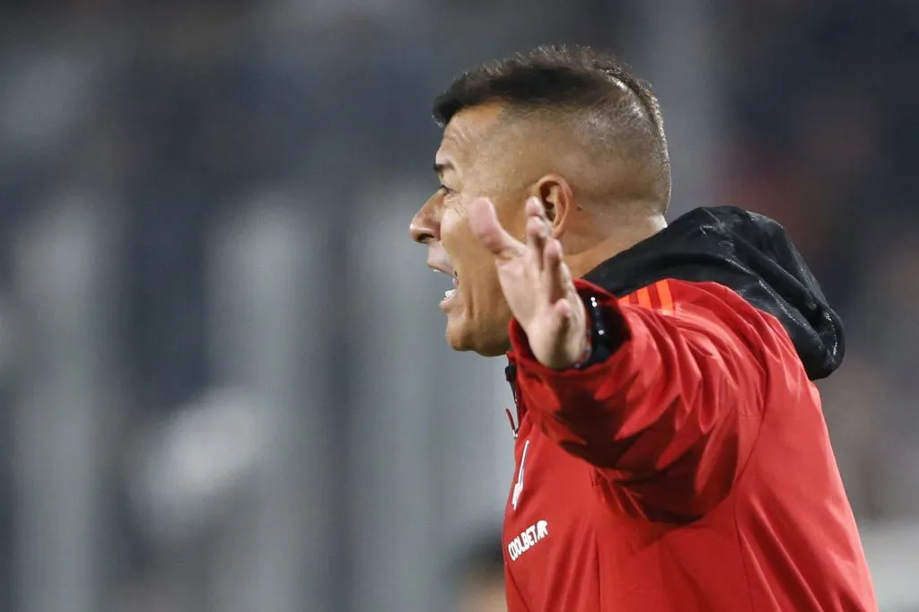 Jorge Almirón confirmó que no rotará el equipo ante Iquique. (Jonnathan Oyarzun/Photosport).