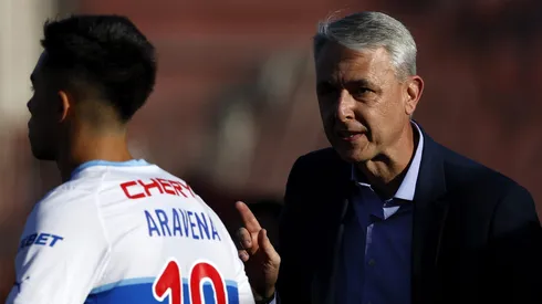 Tiago Nunes le dio un gran consejo a Alexander Aravena