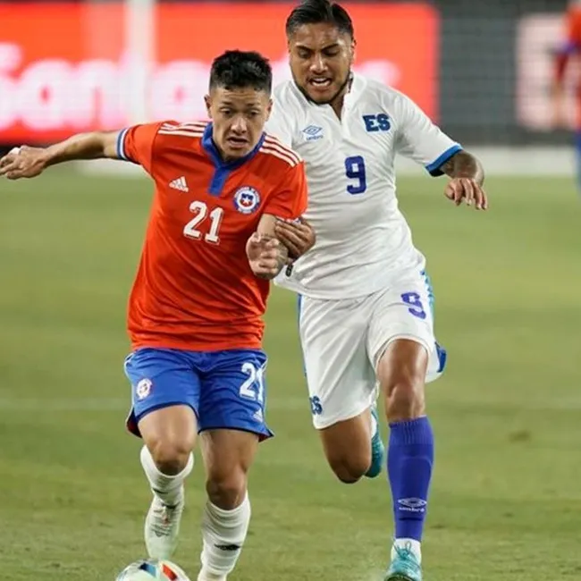 Zavala debe estar en Copa América, postulan ex seleccionados de La Roja.