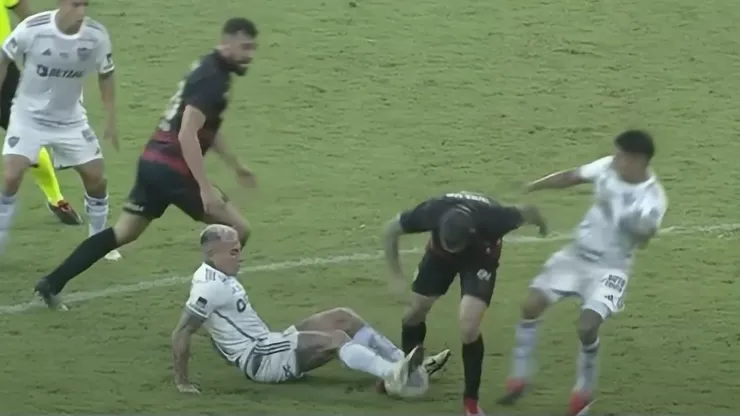 Eduardo Vargas protagonizó una polémica en el fútbol brasileño.