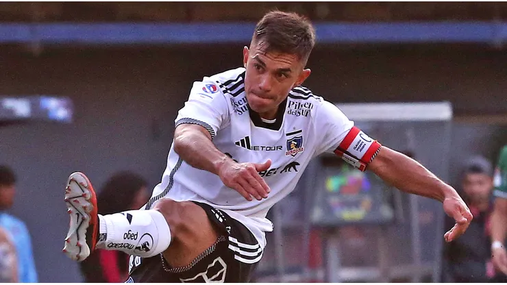 El Vicho Pizarro debe renovar su contrato para seguir en Colo Colo.