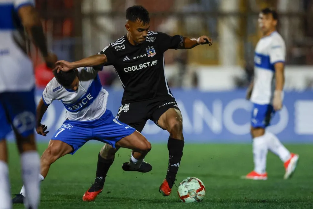 Vicente Pizarro lleva diez titularidades en el Colo Colo de Jorge Almirón. | Foto: Photosport.