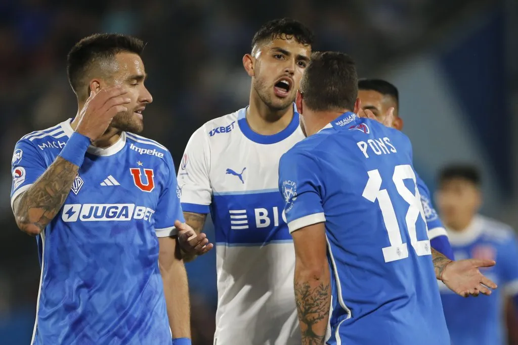 Matías Zaldivia en otra imagen del Clásico Universitario 198.  (Jonnathan Oyarzun/Photosport).