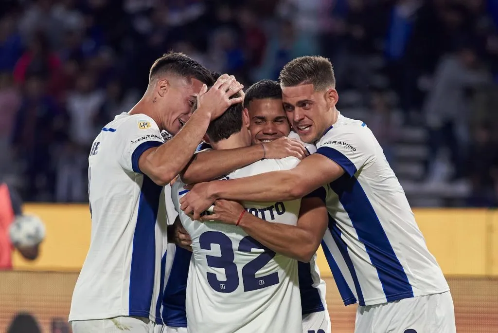 Bruno Barticciotto recibió mucho cariño tras su primer gol en Argentina. (Foto: Talleres de Córdoba).