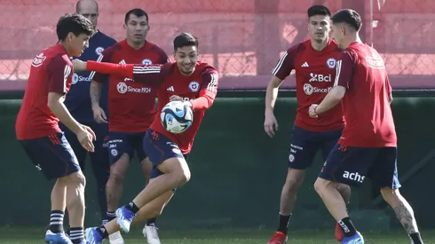 Williams Alarcón entrenando en la selección chilena.
