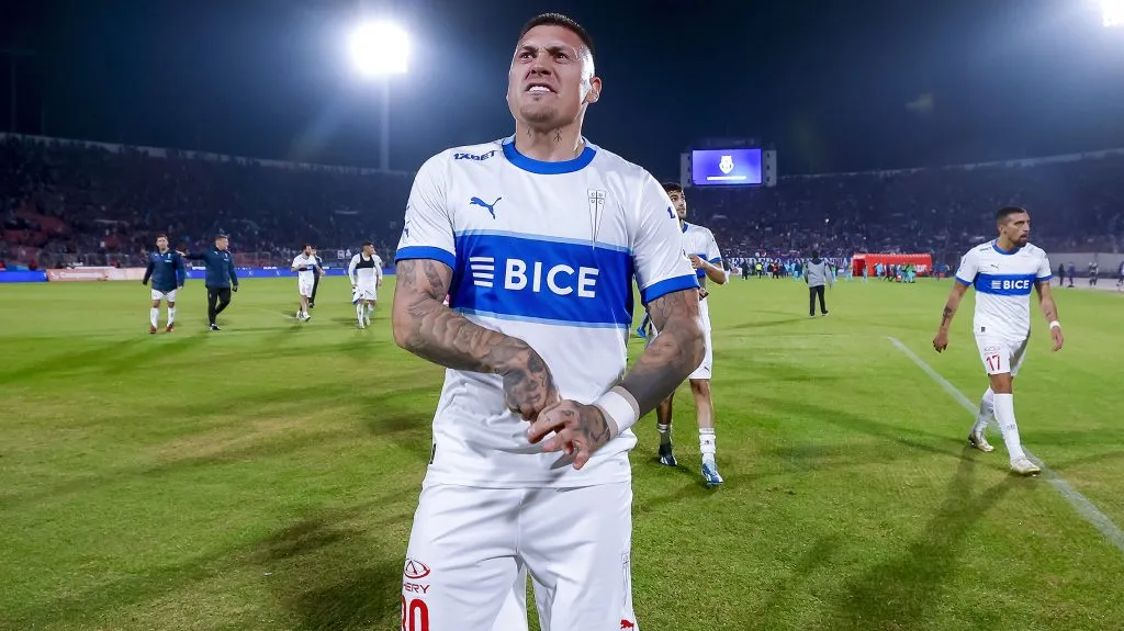 Nicolás Castillo celebró el Clásico Universitario con gestos contra la barra de la U.