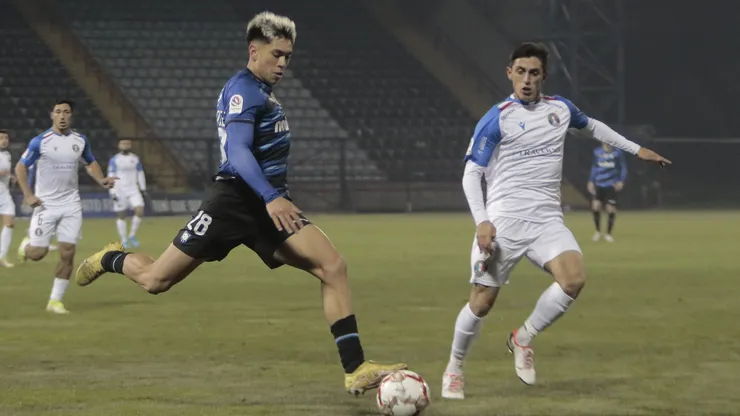 Huachipato sufre duro revés y se complica en la tabla