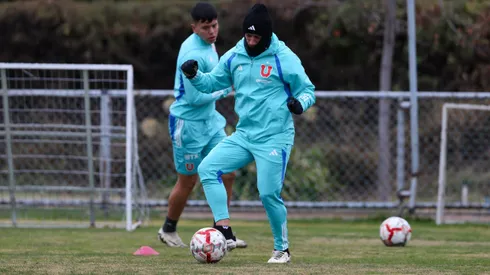 Los jugadores de la U entrenaron en una fría jornada en el CDA.