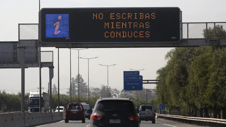 Mantener la atención a la hora de conducir es fundamental para una conducción responsable.
