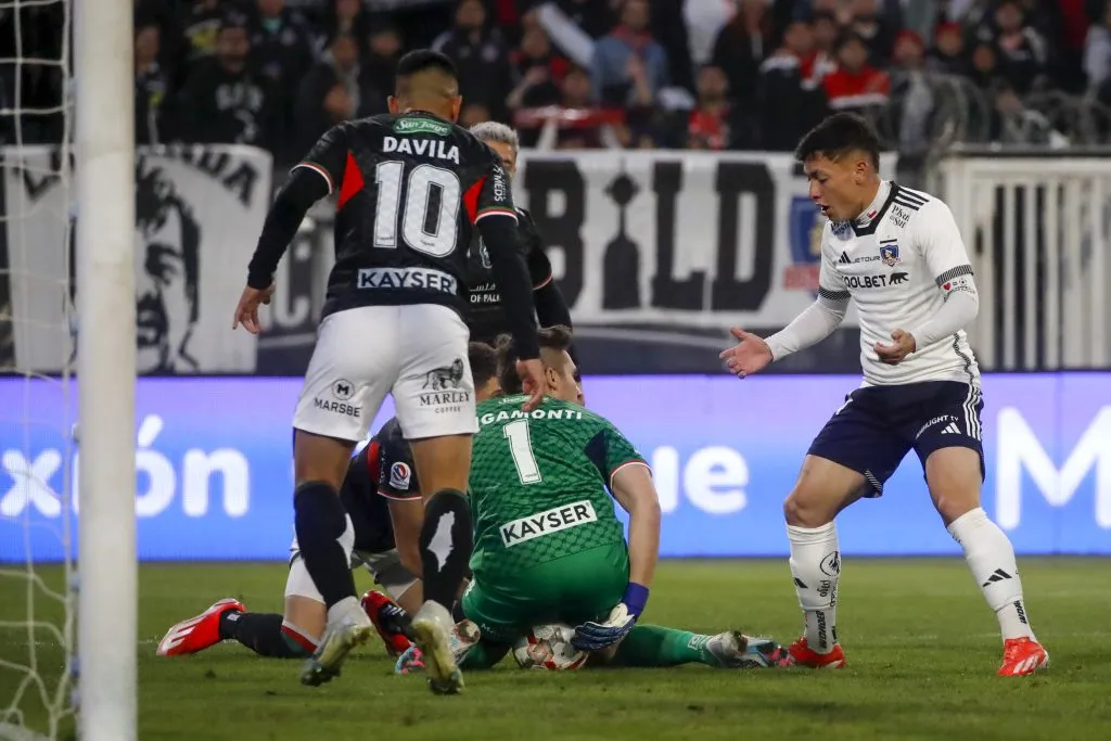 Zavala dejó varias acciones peligrosas para el Tino en el Monumental. (Jonnathan Oyarzún/Photosport).