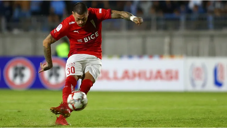 Nicolás Castillo se fue de Chile tras el escándalo que hizo en el Clásico Universitario.