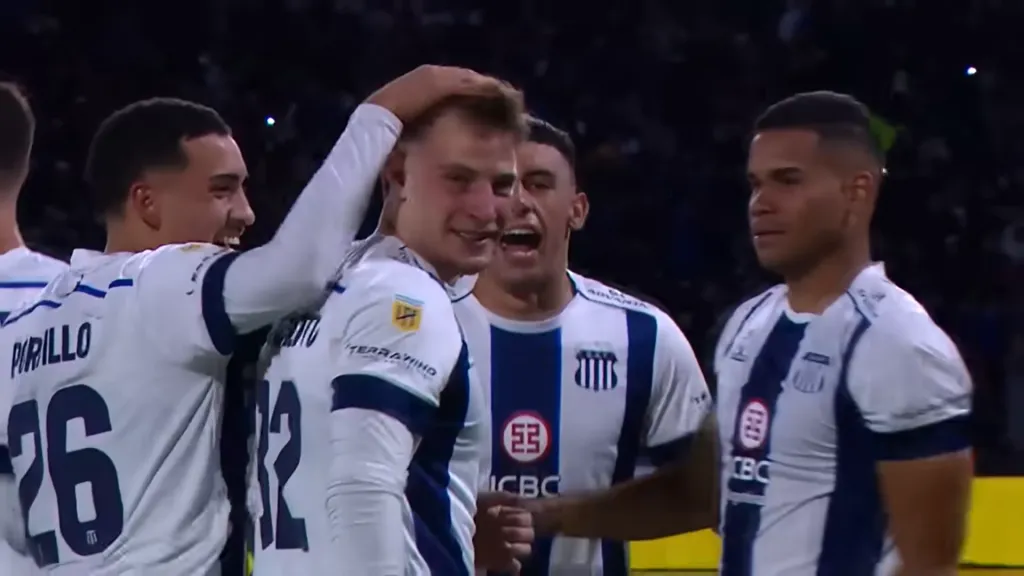 Portillo, Navarro y Ortegoza (el del grito) celebran junto a Bruno Barticciotto. (Captura Star Plus).