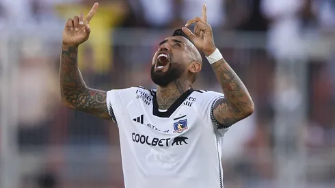 Arturo Vidal festejó con todo la victoria de Colo Colo ante Palestino.