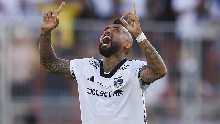 Arturo Vidal festejó con todo la victoria de Colo Colo ante Palestino.