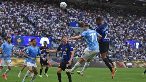 Denzel Dumfries marcó tras pase de Alexis.