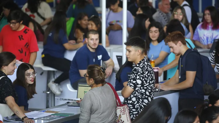 Estudiantes de Educación Superior.
