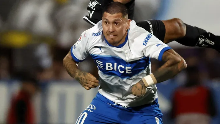 Pancho Las Heras en picada contra Nicolás Castillo.