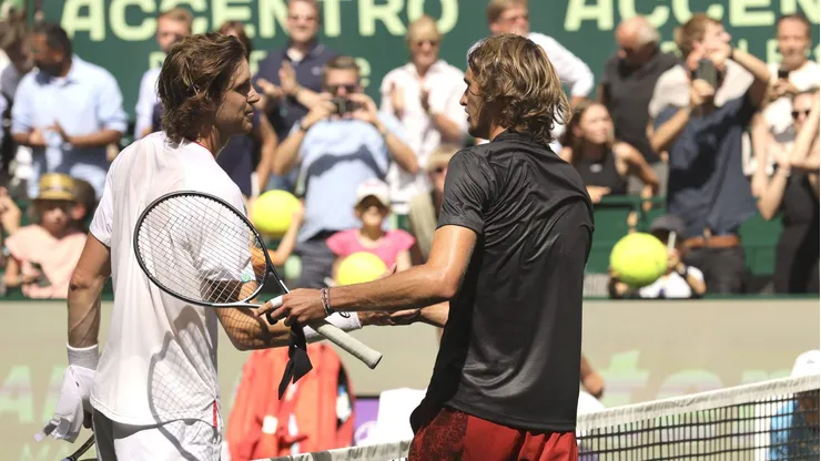 Nicolás Jarry va por un triunfo ante Alexander Zverev.
