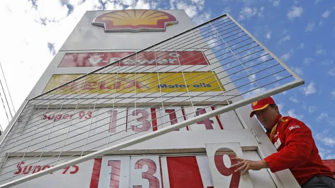 Ministro Marcel confirma baja de precio en las bencinas