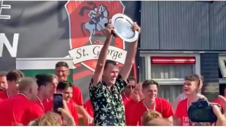 Jan Smit llegó incluso a levantar la copa de campeón.