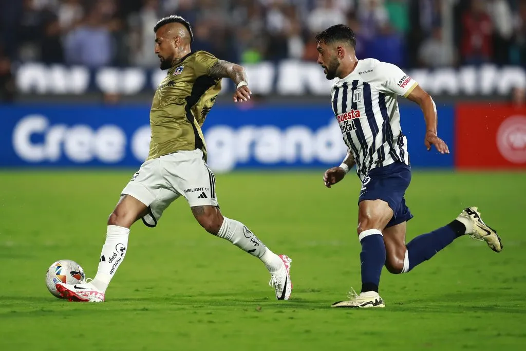 Arturo Vidal en acción ante Alianza Lima. (Daniel Apuy/Photosport).