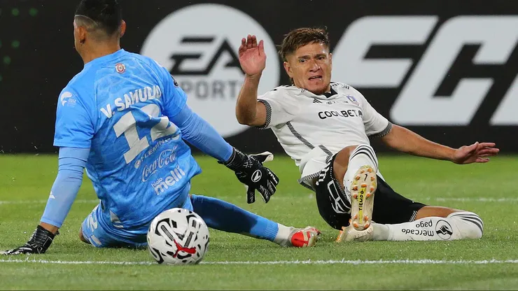 Leo Gil anotando un gol en Copa Libertadores