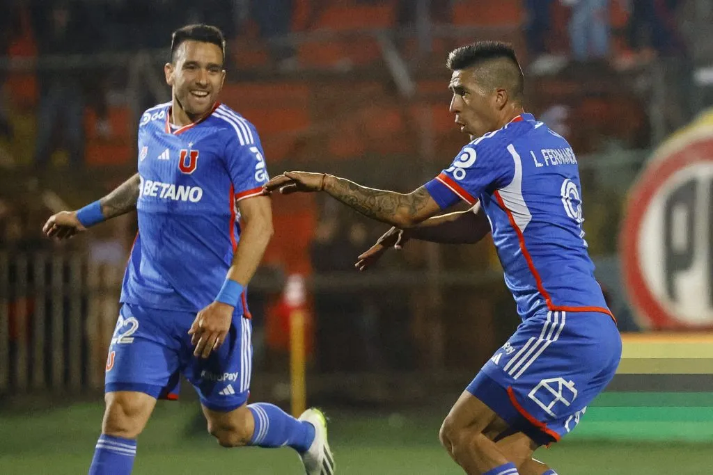 Matías Zaldivia celebra junto a Leandro Fernández. (Marcelo Hernández/Photosport).
