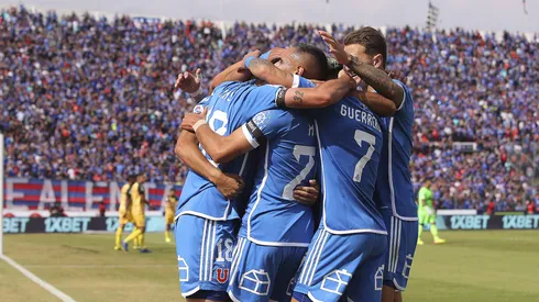 La U de Álvarez recibe aplausos de la gente