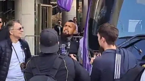 Vidal se enojó con un hincha.