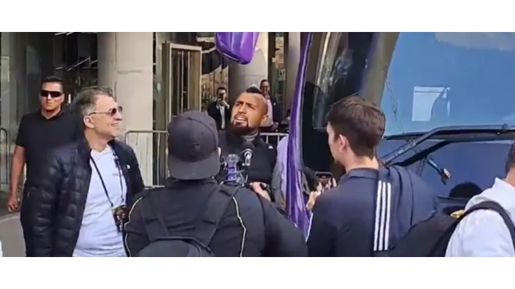 Vidal se enojó con un hincha.