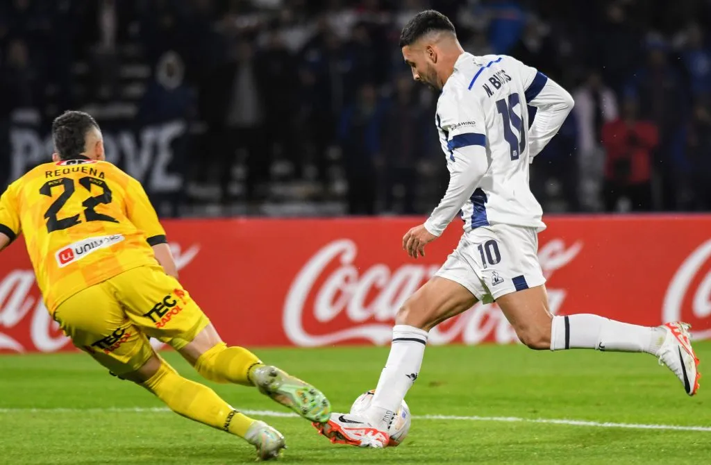 Leandro Requena enfrenta a Nahuel Bustos de Talleres. (Juan José García/Photosport).