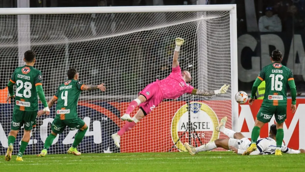 La gran tapada de Guido Herrera que marcó Requena. (Juan Jose García/Photosport).