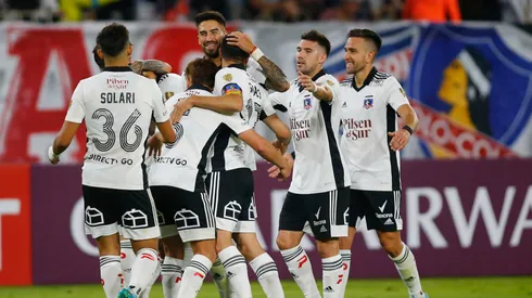 Colo Colo celebra el gol de Esteban Pavez.