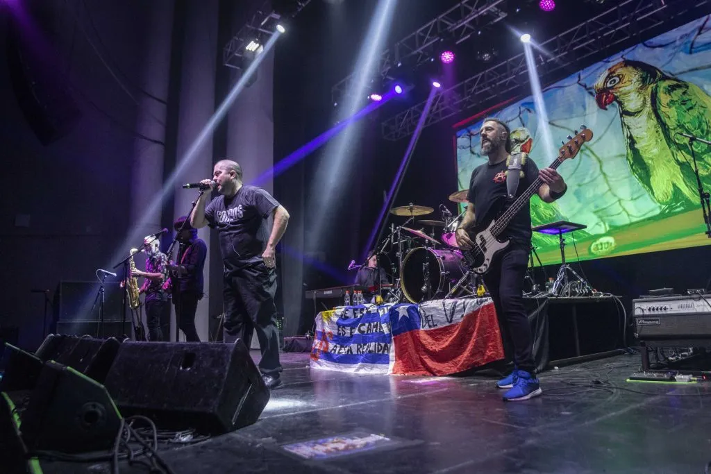 La agrupación argentina se presenta el sábado en el teatro Cariola.