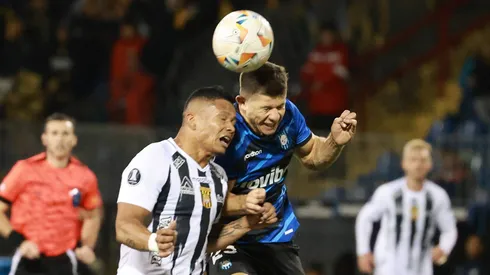 Huachipato es segundo con cinco puntos, a dos de los bolivianos.