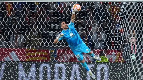 Claudio Bravo ya tiene un primer interesado apenas salga de Betis.