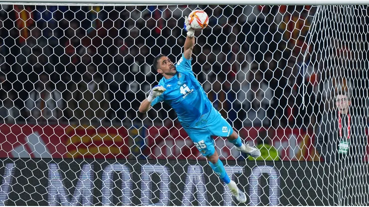 Claudio Bravo ya tiene un primer interesado apenas salga de Betis.