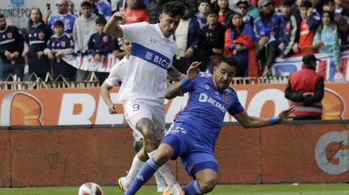 Matías Zaldivia vuelve en la U para tener una lucha con Zampedri.