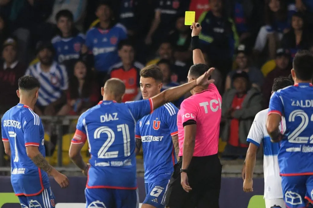 Calderón es el jugador más amonestado del torneo con seis amarillas | Photosport