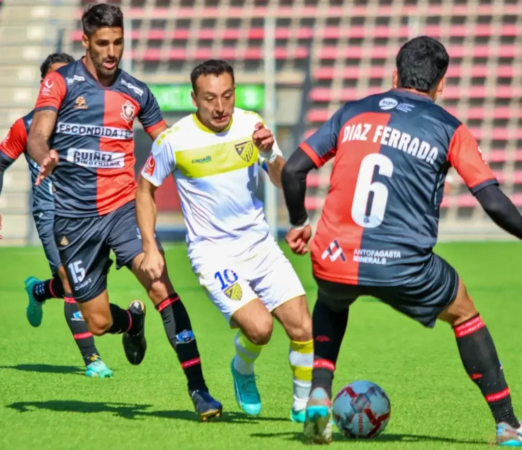Apenas 99 hinchas fueron registrados en el 0-0 entre Barnechea y Deportes Antofagasta. | Foto: @mauriciomtv_fotos