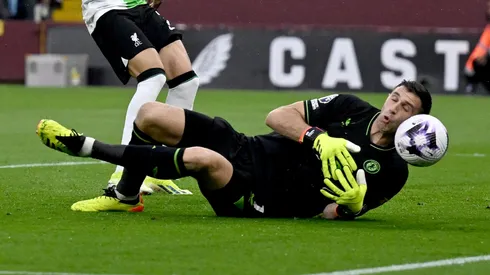 Emiliano Martínez hace historia con sus "condoros" en la Premier League.