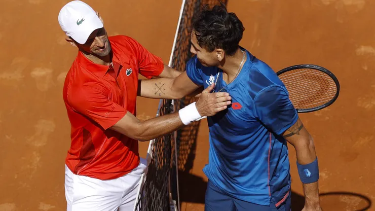 Nole felicitó a Tabilo tras el partido.