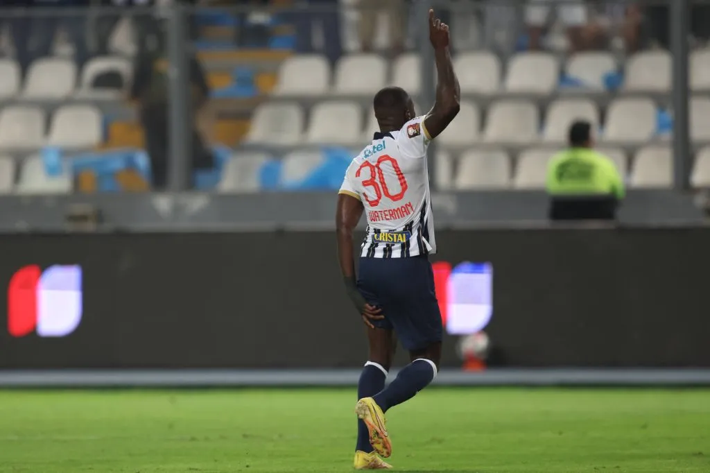 Waterman tuvo una lesión muscular ante Sport Boys. Foto: Imago