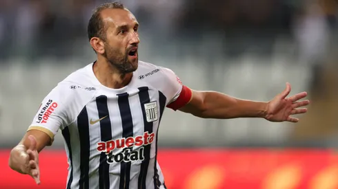 Hernán Barcos acecha a Colo Colo previo a duelo clave por Copa Libertadores.