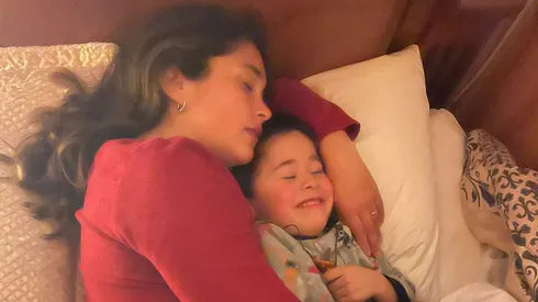 Camila Gómez junto a su hijo Tomás Ross